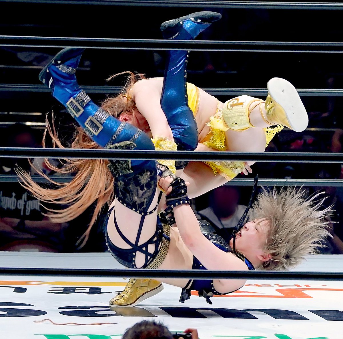 D_harry_rock's tweet photo. 2026.8/23 #STARDOM  両国国技館
〈安納サオリvs なつぽい〉⑤
なつぽい選手のMADE IN JAPOIが炸裂！
盟友対決、決着！！

両選手の11年間の感情や想いが伝わってくる、熱くて激しい、素晴らしい試合でした。

なつぽい選手、引退まで怪我なく、悔いなく駆け抜けて下さいね。
#安納サオリ
#なつぽい https://t.co/HJNJSQteGA