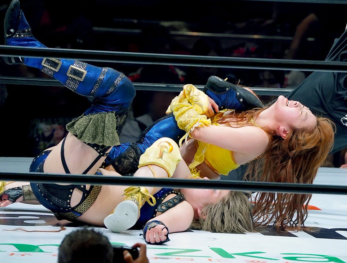 D_harry_rock's tweet photo. 2026.8/23 #STARDOM  両国国技館
〈安納サオリvs なつぽい〉⑤
なつぽい選手のMADE IN JAPOIが炸裂！
盟友対決、決着！！

両選手の11年間の感情や想いが伝わってくる、熱くて激しい、素晴らしい試合でした。

なつぽい選手、引退まで怪我なく、悔いなく駆け抜けて下さいね。
#安納サオリ
#なつぽい https://t.co/HJNJSQteGA