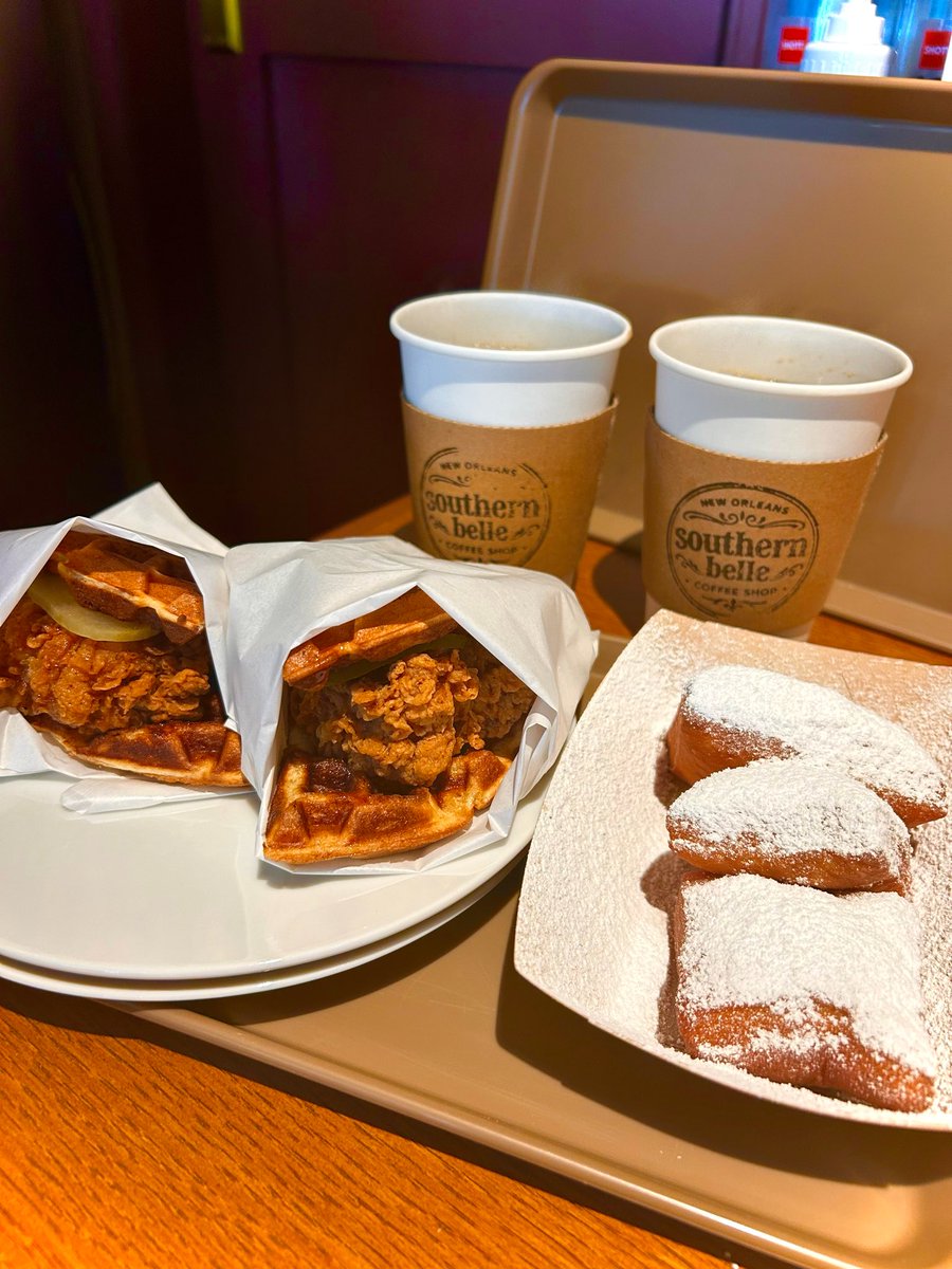 SouthernBellCS's tweet photo. おはようございます☀
コーヒーとともにベニエやワッフルチキンサンドはいかがですか？
ほっと一息つきたい朝の時間や午後のちょっとした休憩にぴったりです！
ぜひお立ち寄りください！
#SouthernBelleCoffeeShop
#モーニング https://t.co/JvZVX6ztR7