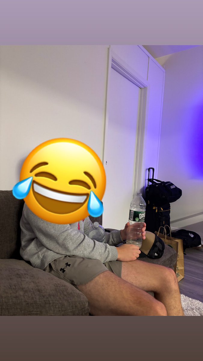 shiftyrobdill's tweet photo. Roommate has a spit cup for his 3mg zyns #obliterate https://t.co/MJCCK5sUNf