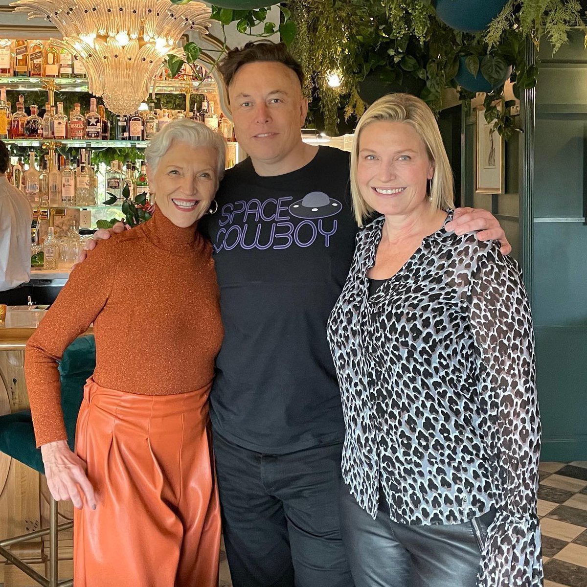 WaterSoul55's tweet photo. Elon Musk with his mother Maye and sister Tosca Musk.

Do you like his family? 

Yes 💯 
No 👎 https://t.co/AA9tU1quhA
