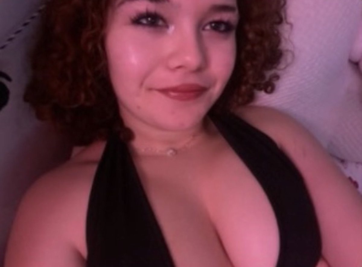 ddddnsfw222's tweet photo. Noah wants his sexy irl Miles posted hope you enjoy her 18 yo slutty body #wankchat #submission #cuck https://t.co/03oxGIpVvb