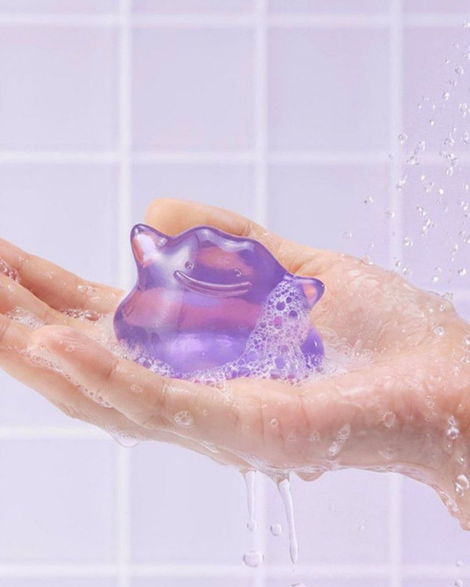mecchaJP's tweet photo. Pokémon has teamed up with Korean beauty brand FORMENT for a limited Ditto-themed beauty collection in South Korea! 💜✨

The adorable lineup includes a jelly-textured perfume soap that can be used on both the body and hands, plus a perfume body wash, both featuring FORMENT's Cotton Baby fragrance. 🫧🩷

The collection launched September 1, 2026.

Would you use Ditto as your body wash? 💜

#Pokemon #Ditto #PokemonCollab #FORMENT #KBeauty
