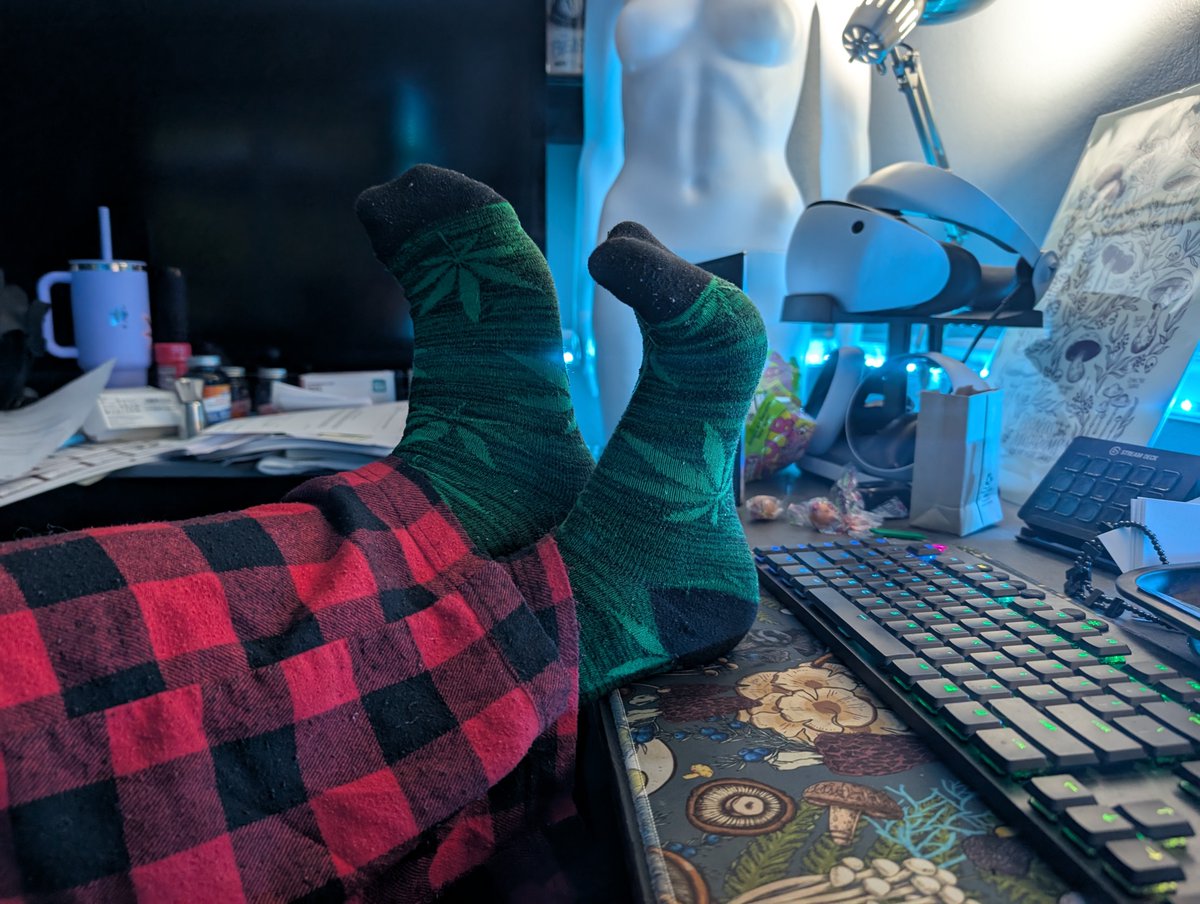 4DRIPX's tweet photo. #feet #sock #sfw #eatem https://t.co/ZptVJAVSD8