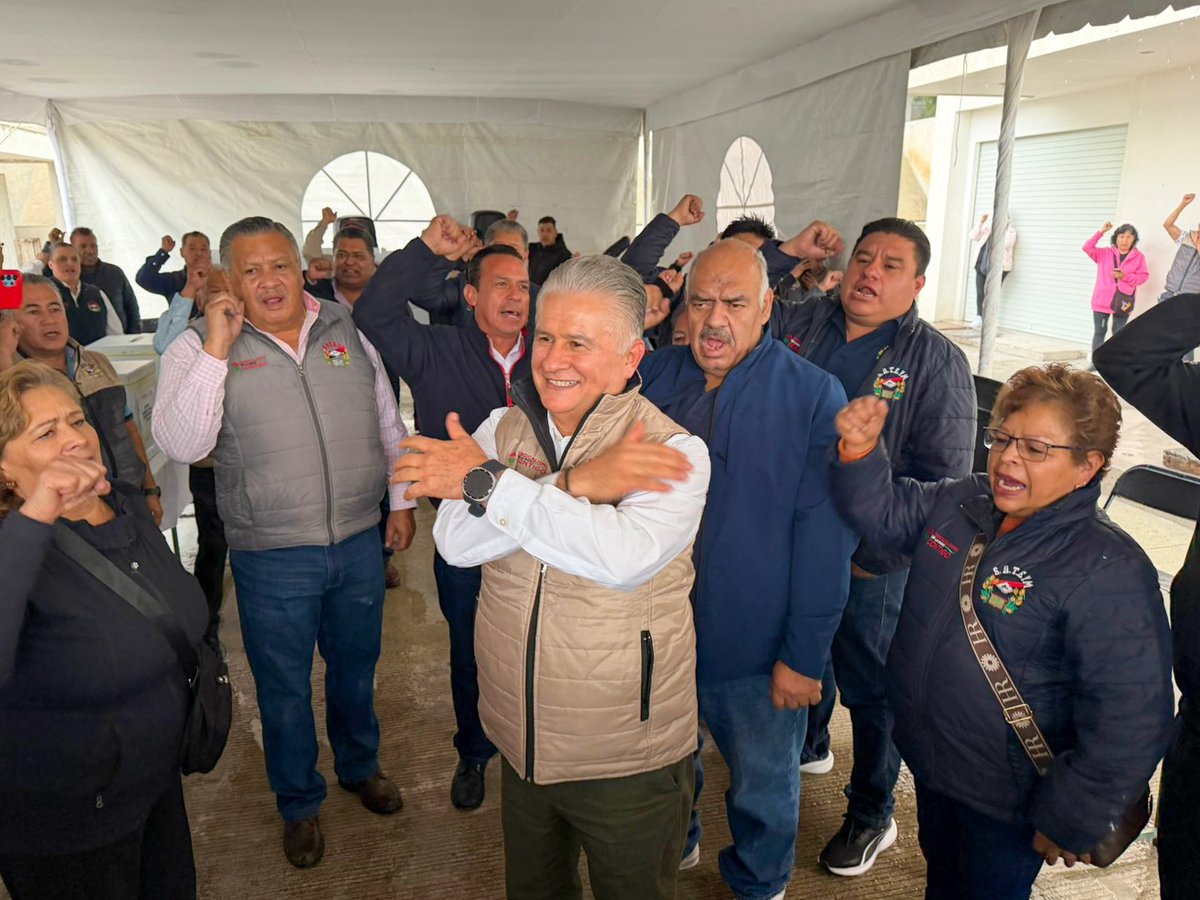 Herminio_CahueC's tweet photo. Hoy la sección #SUTEYM #CuautitlánIzcalli celebró elecciones, proceso al que acudí para ejercer mi voto y en el que participó la membresía: #Suteymistas que otorgaron su confianza a la planilla naranja, y única, liderada por Roberto Villavicencio Argueta. Al final de la jornada, tomé protesta a quienes integran el nuevo Comité Ejecutivo Seccional. ¡Enhorabuena! Es momento de corresponder con esfuerzo, trabajo cercano, dedicación y unidad al sufragio. Somos parte de una familia gremial que vela por el bienestar del colectivo.
#SindicalismoDeLaManoContigo
