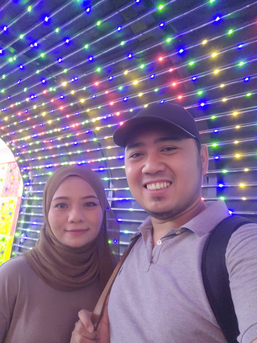 KristenCorvr0x's tweet photo. Tehbotol Sosro and popcorn from Fruit City—Indonesian favorites to enjoy with Ali and Umar. https://t.co/SIT3YP5cjG