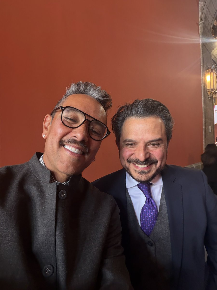 genarolozano's tweet photo. Dos queridos compañeros y amigos @CitlaHM y @zoerobledo. Y mi hermosa CDMX con la esquina de Adamo Boari.  🇲🇽 ♥️ https://t.co/crHYoC5QsW