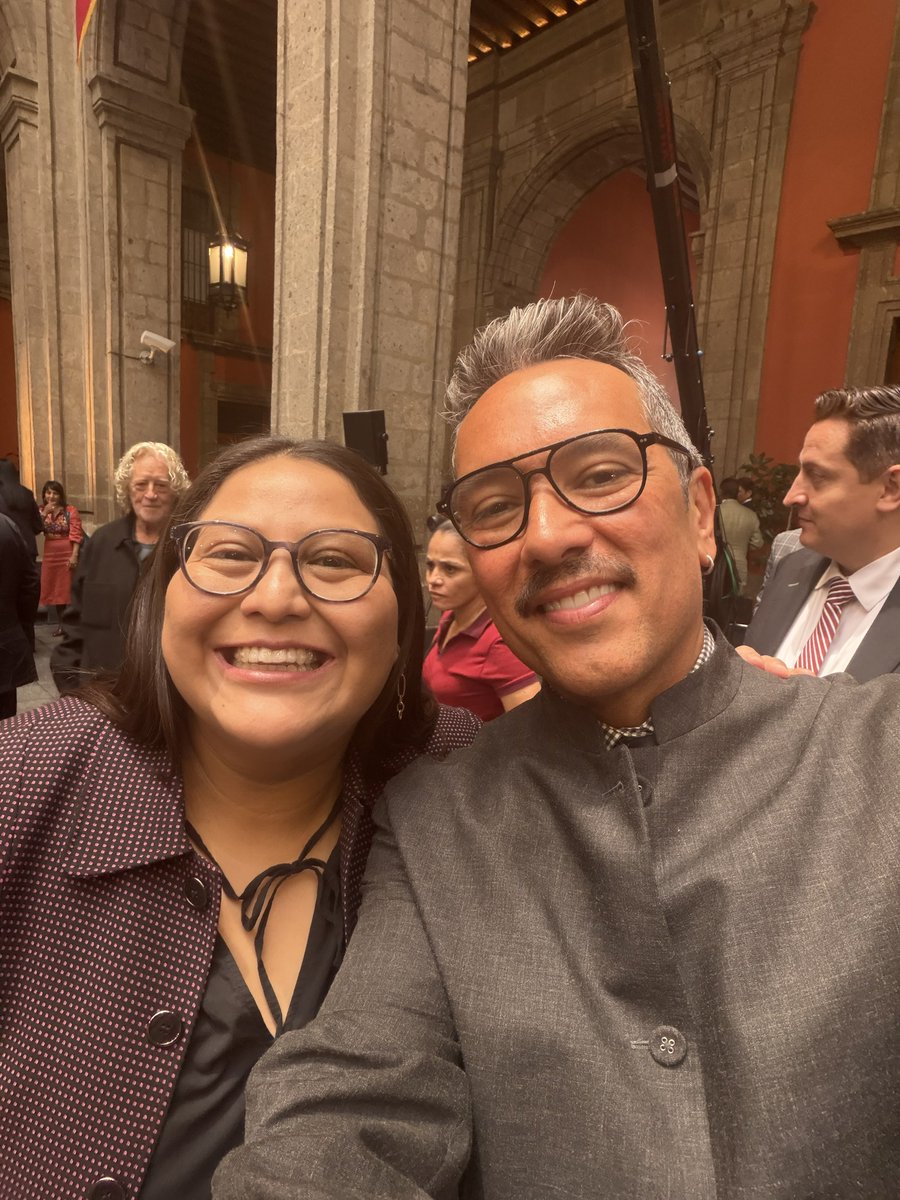 genarolozano's tweet photo. Dos queridos compañeros y amigos @CitlaHM y @zoerobledo. Y mi hermosa CDMX con la esquina de Adamo Boari.  🇲🇽 ♥️ https://t.co/crHYoC5QsW