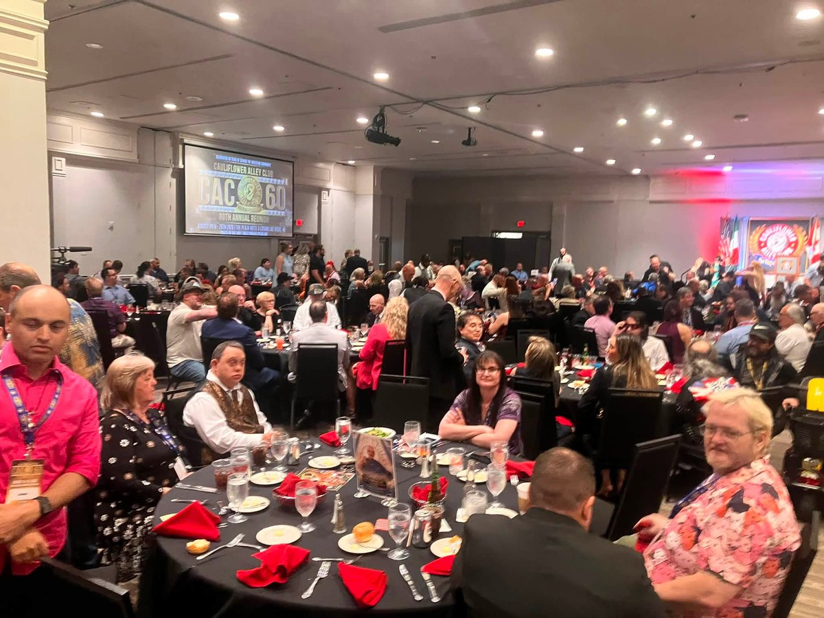 GaryCappetta's tweet photo. This is an overview of half of the banquet crowd. An estimated 550 wrestling enthusiasts were in attendance.  Also present were Jerry Lawlor, Ross Hart, Jimmy Hart and Natalya with her husband, Tyson Kidd (not pictured). https://t.co/jwvxR4sL2X