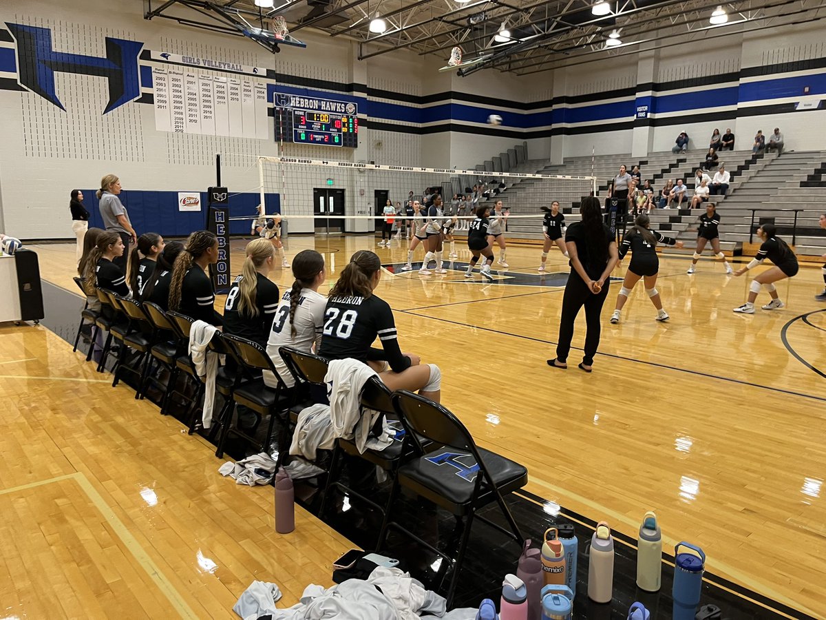 hebron9th's tweet photo. Hebron Volleyball in action tonight! We love cheering for our Hawks! 

🏐🖤🩶💙🏐

#OneChoice #OneLISD https://t.co/j9rVm9wSIg