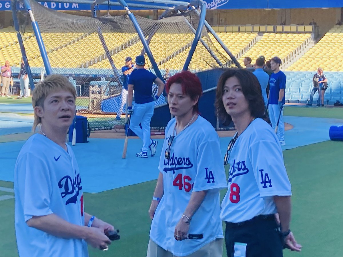 daisukesugiura's tweet photo. 今日はNumber_iが始球式を務めます。 https://t.co/0DYwpcFqn3