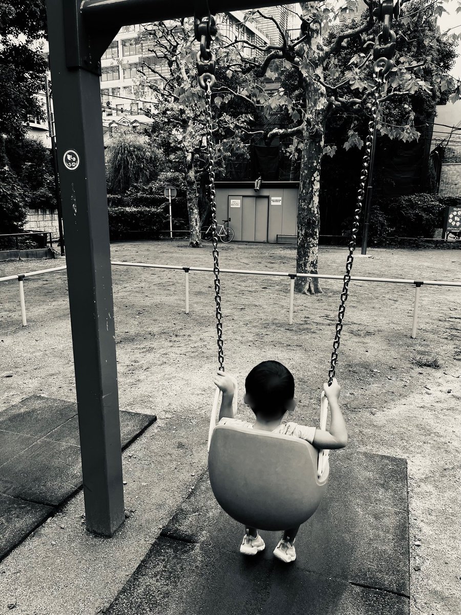 takuran_nikki's tweet photo. 母親を訴えます

次は、次男を原告として母親を訴えます。

問うのは、「自分は誰の子なのか」という出自の問題。

自らの出自を知り、アイデンティティを形成していく上での人格的利益を侵害されたこと。

托卵の一番の被害者は、何の罪もない子どもです。

最後まで謝罪もなく、繰り返した責任転嫁と「私は悪くない」。

その言葉、今度は自分の子どもに言ってみろ。