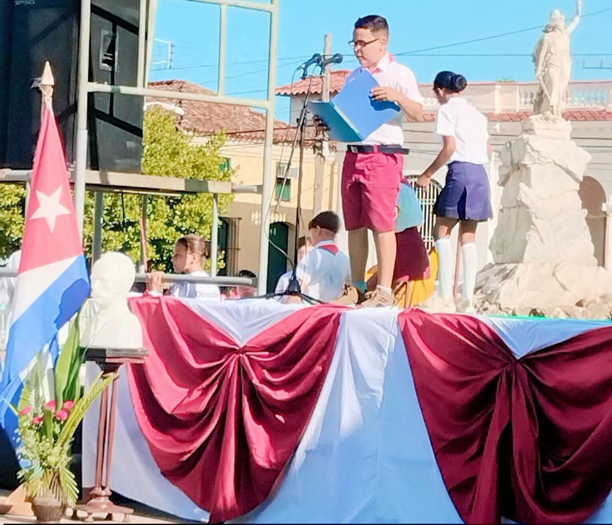 Liudmara78's tweet photo. Desde el  municipio de #Remedios en #VillaClaraConTodos acto Provincial  por el Inicio del Curso Escolar 2026_2027.
#DeRegresoALasAulas https://t.co/dJ6sMZhW1W