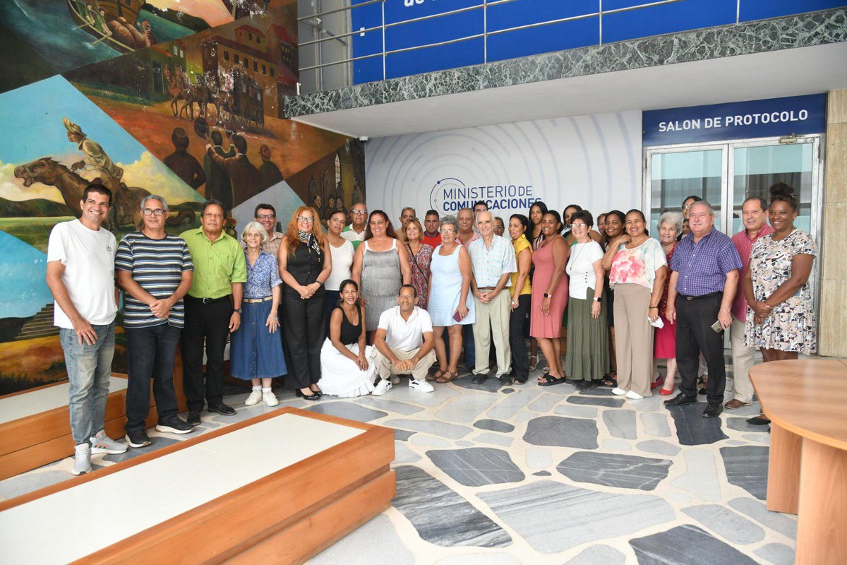 MayraArevich's tweet photo. En el @MINCOMCuba celebramos la reunión mensual de #TareaVida. Presentamos avances en energía solar, transporte eléctrico, sostenibilidad alimentaria y proyectos comunitarios. Conectamos voluntades en  #CubaPorLaTransformaciónDigital ambientalmente sostenible y  soberana. 
1/2 https://t.co/N5gI0eERXD