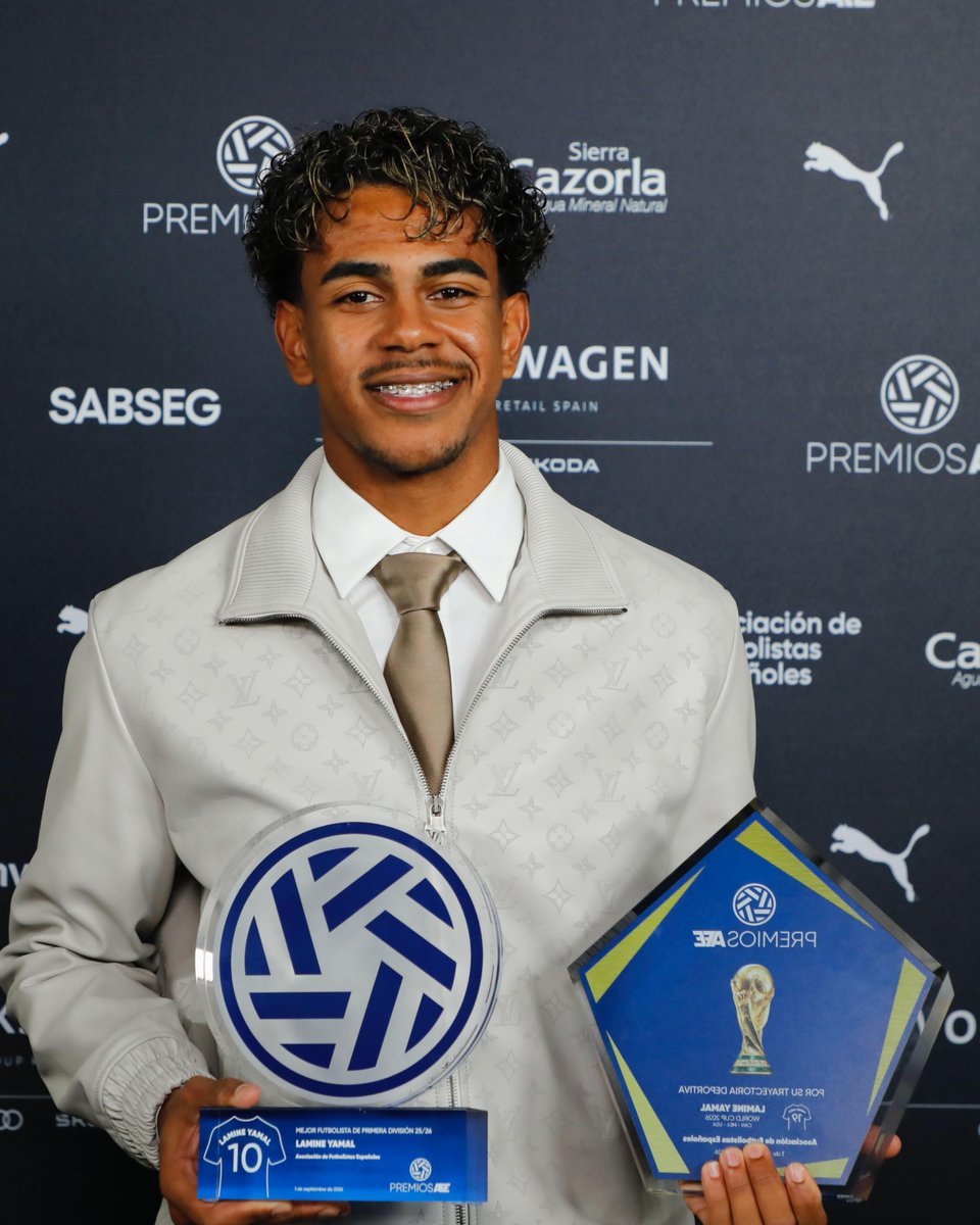 laec0n's tweet photo. 🏆 Lamine Yamal, named by the @afefutbol as the Best Player in the First Division and honoured with the Sporting Career Award for his World Cup. https://t.co/BKJV3B2DOD