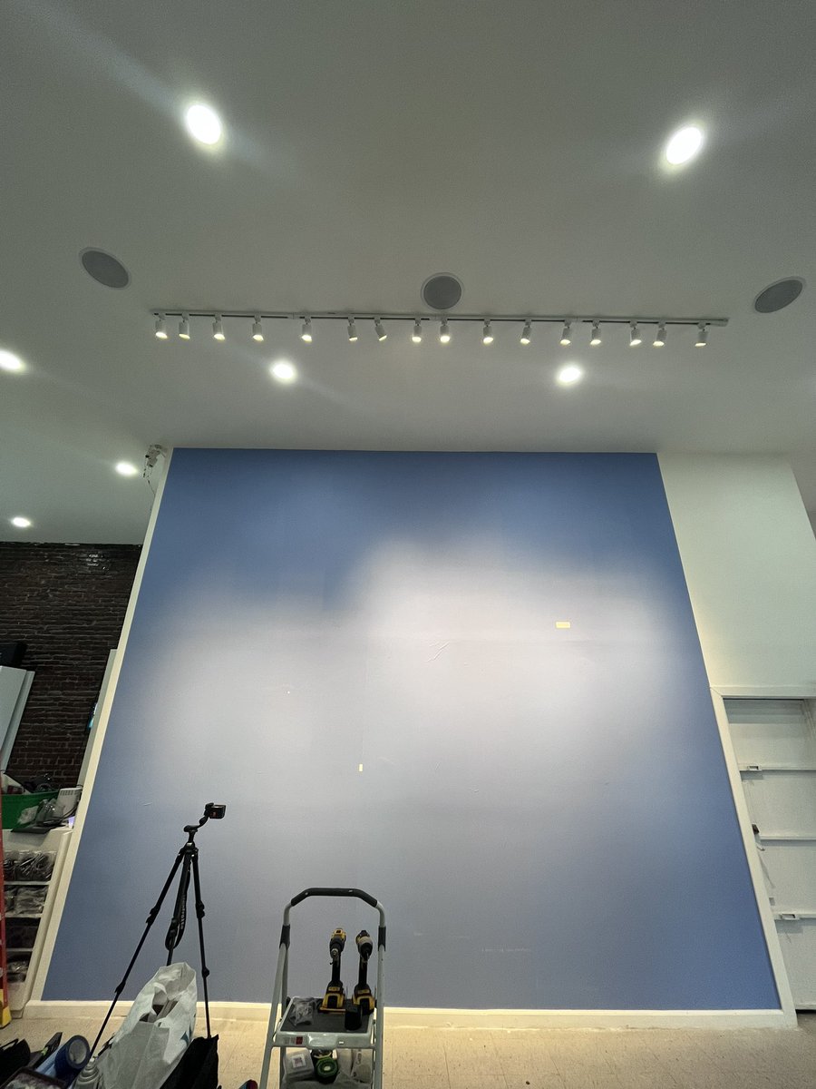 lkhdme's tweet photo. step 1 of [222] for a gallery install at Photodom NYC - [Friday] 09/04 from 6-9pm. it’ll be up 09/04-09/28. come see. https://t.co/EttLSmcIui