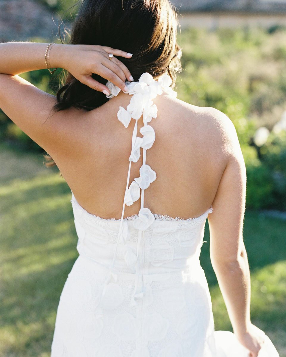 CleliaEickmeyer's tweet photo. Feminine, flowy florals for our engagement photos! I’m not usually a fan of lace, but Shop Alexis does it differently. I loved the movement and straps, and fell in love the moment I saw it. https://t.co/RvLLP1dBCD