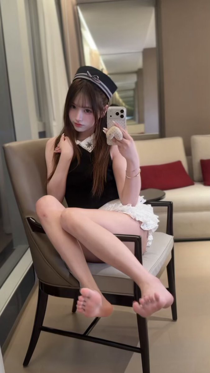 lengyingsss's tweet photo. 想玩线下的狗可以联系都是自己的闺蜜朋友
调教的特别好可以舔脚足交踩踏耳光黄金圣水
招有时间有精力能长期做的私奴代理运营
可做兼职可做全职稳定赚钱好好做收入高
最好是能做全职的日入几百到上千 #女s https://t.co/ULWNoecLYw