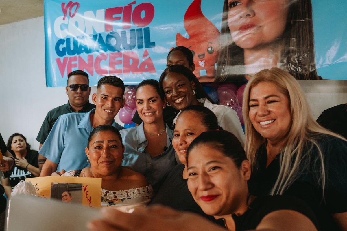 Aquileslibreya's tweet photo. #YoConFio @fiorellaycaza_  junto a su gente, ella escucha, está presente. Quien recorre con su gente entiende sus necesidades. Y eso es algo que se lleva en el corazón 💪🏻💙 https://t.co/buagVCPZiA