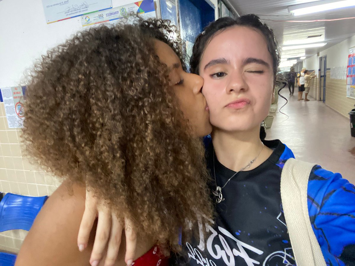Juliavtr0's tweet photo. Vendo minhas fts com Camila e chorando como se a gente fosse um casal divorciado. 
Tô quase morrendo de saudades 💔 https://t.co/vnQ7swaG60