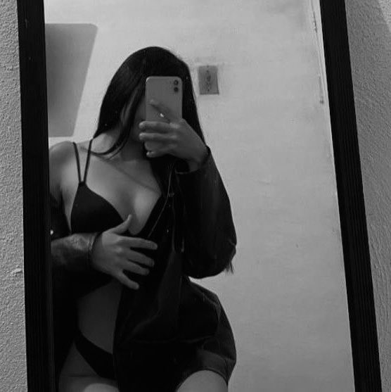urtoyslut's tweet photo. okayyy so i’m new to #nsfwtwt i’m looking for #moots

꩜ call me raven
꩜ eighteen
꩜ cis + she/her 
꩜ pansexual
꩜ bratty girl
꩜ horny 24/7 
꩜ attention whore
꩜ hard &amp; soft links 

↻+♡ for moots! https://t.co/DpWTBEu0sy