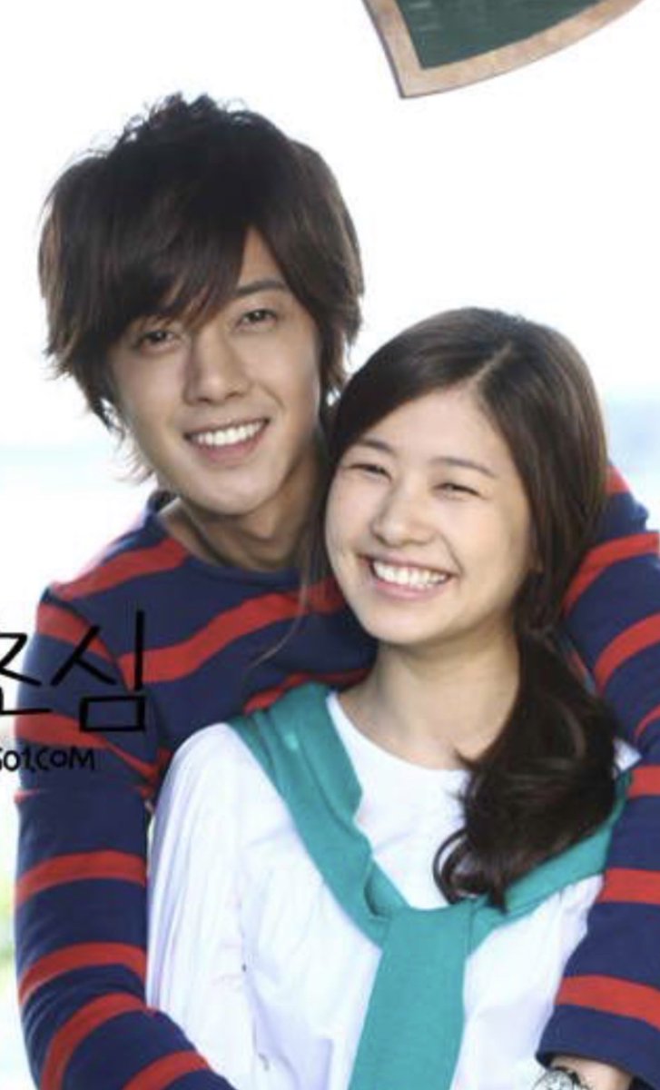 KDramaJSM's tweet photo. I’m loving opening my twitter and insta today. So many edits of my favourite kdrama #Playfulkiss Thank you all for your posts. I’ll try to like them all. 👏👏💗 This is their bedside table photo after they got married. https://t.co/9Nlr8ESuVk