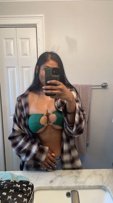 javinarose's tweet photo. Green looks good on me? https://t.co/18q3Ougy34