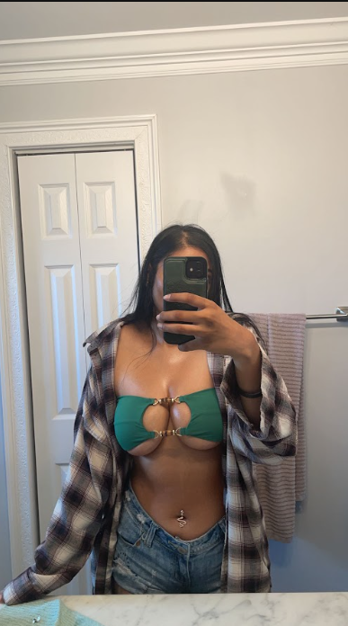 javinarose's tweet photo. Green looks good on me? https://t.co/18q3Ougy34