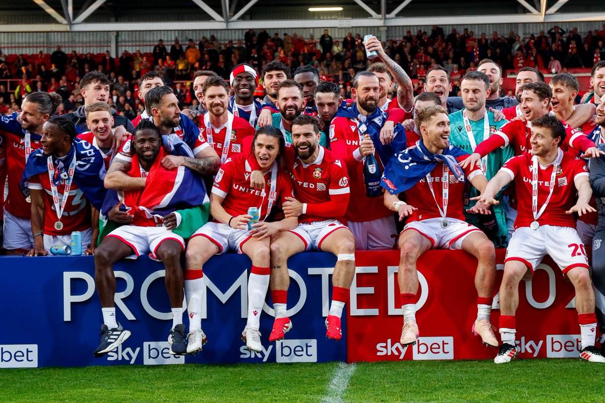 WonderboyWXM's tweet photo. Elliot Lee 🧙🪄

VNL Team of the season 2022/23 
League 2 Team of the Season 2023/24
Wrexham Top Goal Scorer 2024/25

Massive part of the clubs history, Massive part in every promotion season. 

BTBTB Winner 

Thank you for everything

He’s goes by the name of Elliot Lee 🎶 https://t.co/t8kUIPoUPJ