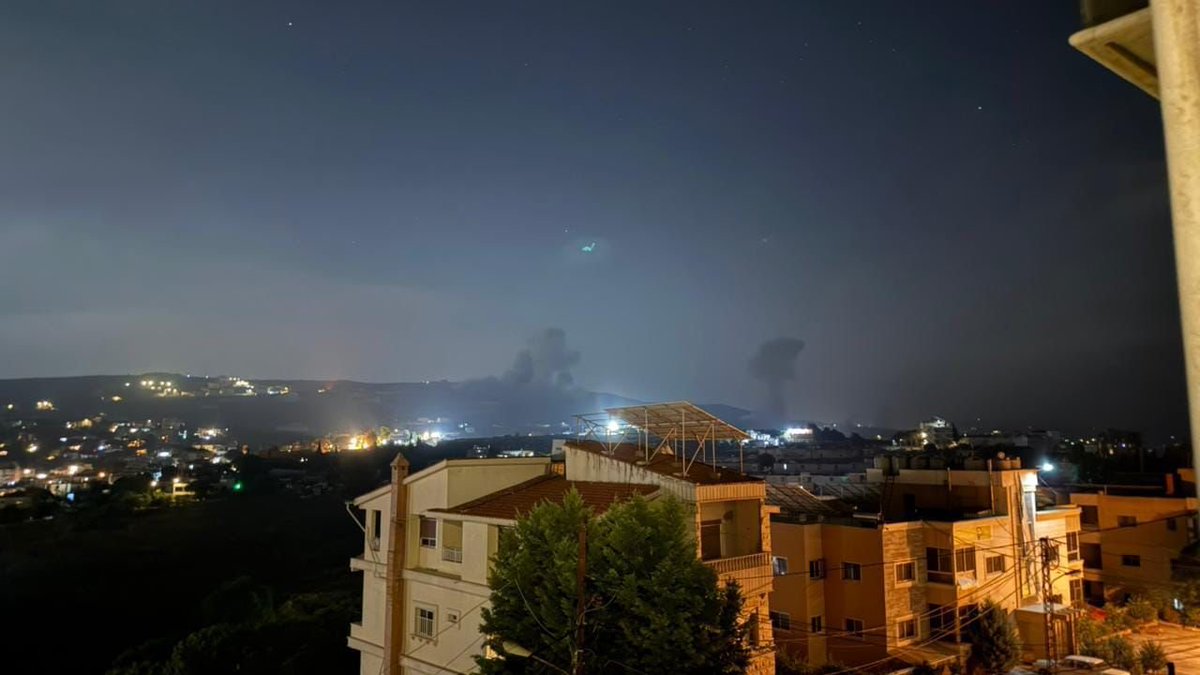 HadiHtt's tweet photo. South Lebanon under Israeli bombing:
Heavy strikes just now on Ali Taher area and Mansouri. https://t.co/ubeyy2ztye