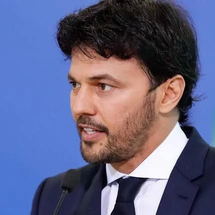 vidadestra's tweet photo. Fabio Faria sempre foi traíra... Mourão idem. Por isso aquele clima de instabilidade dentro do Governo Bolsonaro. https://t.co/P3Eq2mgoTw