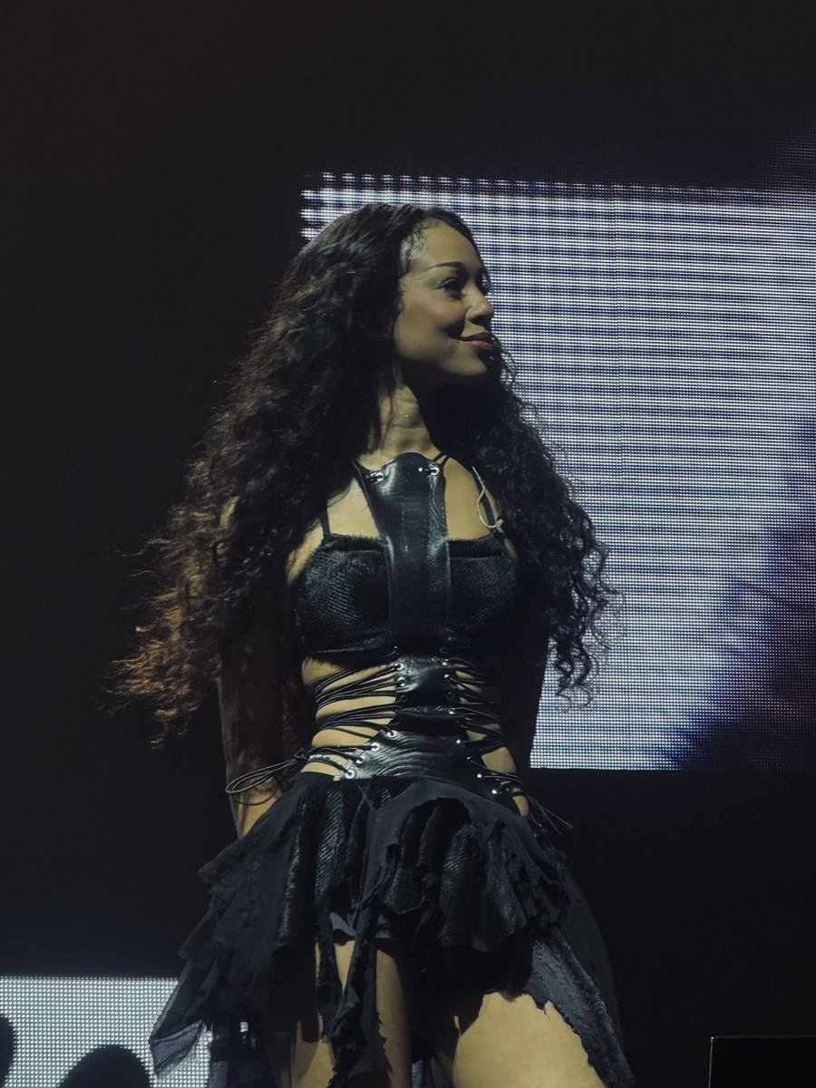 adnezihoe's tweet photo. who would even want to see a tour if it didn’t have her? ⋆✴︎˚｡⋆ https://t.co/lmvwHX0KnZ
