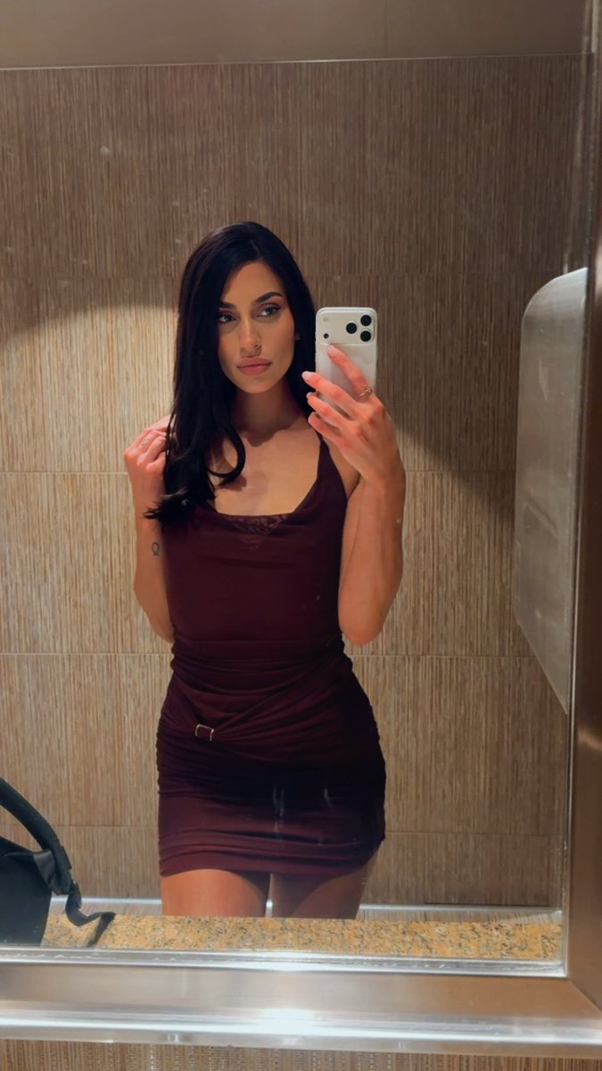 Faiths_acts's tweet photo. Me and mirror selfies🫸🏼🫷🏼 https://t.co/IPLA1Yc5Aj
