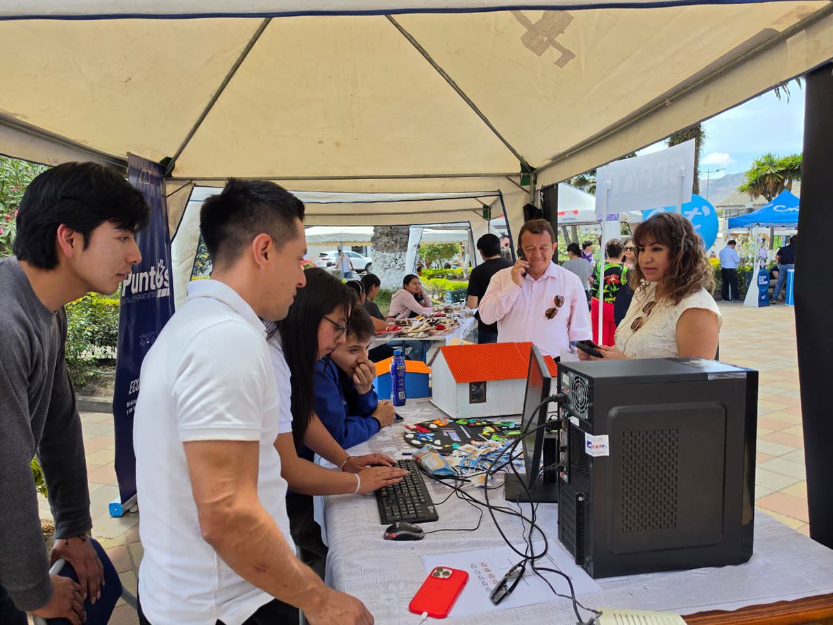 MIT_Ecuador's tweet photo. #Imbabura | Seguimos construyendo puentes que nos acercan a la tecnología. 🤝💻🇪🇨

Esta mañana, Ibarra fue escenario de la Feria Tecnológica San Antonio, un espacio que reunió a diferentes  instituciones del Gobierno Nacional para compartir iniciativas, innovación y oportunidades que están transformando la provincia.

El @MIT_Ecuador se sumó a esta jornada, a través de la subsecretaria Giovanna Córdova y los Puntos Digitales Gratuitos, acercando servicios y capacitaciones a la ciudadanía para fortalecer sus conocimientos y abrir nuevas oportunidades a través de la tecnología.

Seguimos conectando al Ecuador, llevando tecnología donde más se necesita y construyendo un país con más oportunidades. 🇪🇨💻