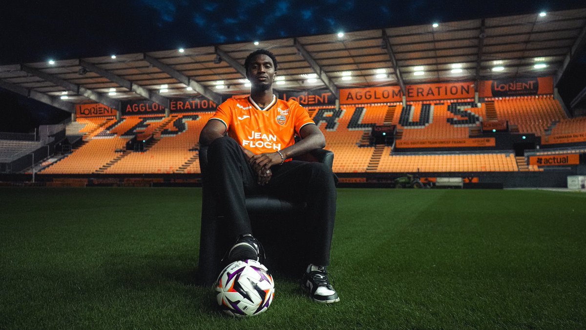 FCLorient's tweet photo. Ibrahima Baldé, prêté au FC Lorient avec option d’achat ✅🐟

L'attaquant de 23 ans renforce le groupe d'Alexandre Dujeux pour cette saison 26/27 🧡

L’ensemble du club lui souhaite la bienvenue 🤝🏠 https://t.co/y7S4f5GwnE