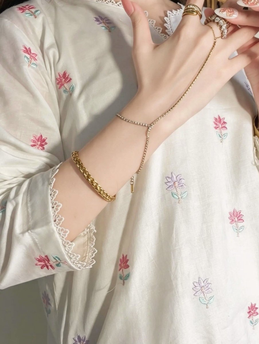Noidentitynoo's tweet photo. #Pakistan #Pakistani #TikTokPakistan #InstaPakistan #ViralPakistan #ExplorePakistan #Lahore #Karachi #Islamabad #DesiVibes #PakistaniFashion #PakistaniStyle #FYP #Foryou #Foryoupage #Trending #Viral #ExplorePage #ReelsPakistan #TrendingNow https://t.co/yt5eM7OmiI