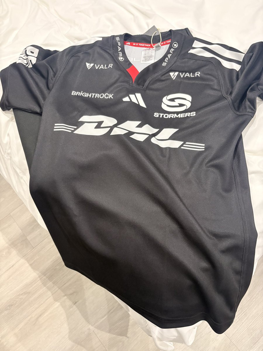 JamieWall2's tweet photo. New Stormers jersey how good https://t.co/a3MwceJ8Ib
