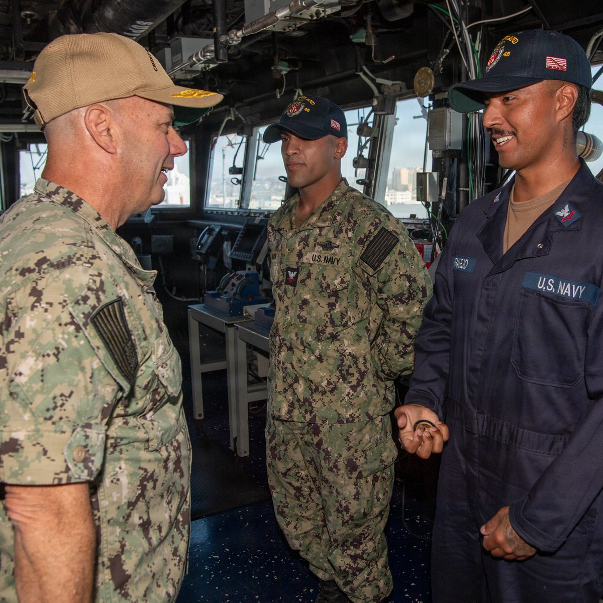 SurfaceWarriors's tweet photo. 🇺🇸⚓️ VCNO Visits USS Ashland

Vice Chief of Naval Operations Adm. Jim Kilby visits USS Ashland (LSD 48) at Naval Base San Diego, Aug. 31, 2026.

📸 MC1 Sara Eshleman

#USNavy | #SurfaceWarriors | #ReadyOnArrival

@USNavy | @USNavyCNO | @USPacificFleet https://t.co/mWIBUJCPvZ