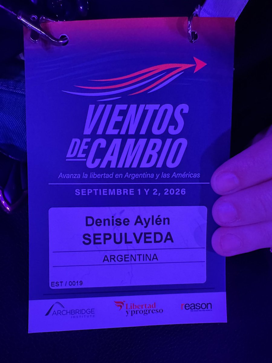 denii_sepulveda's tweet photo. Donde hay debate y ganas de hacer, hay futuro. Muy lindo ser parte del encuentro de #VientosDeCambio compartiendo miradas y renovando energías ✨
#libertadyprogreso https://t.co/WLT2baWyXA