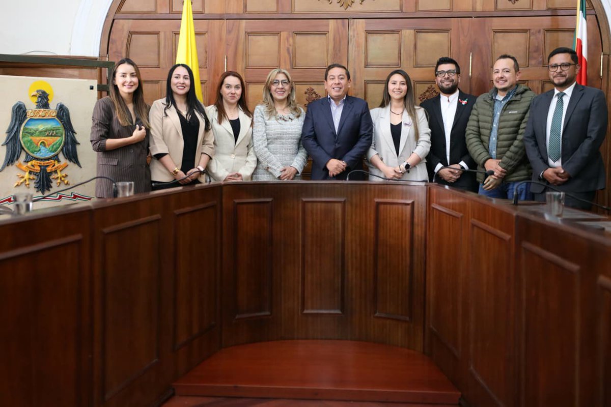 CarlosAmayaR's tweet photo. Hoy me alegra darles la bienvenida a quienes asumen nuevas responsabilidades al servicio de esta #BoyacáGrande, en esta tercera y última etapa de nuestro gobierno 💚:

✅ Gloria Yaneth Manrique Abril, secretaria de @SecSaludBoyaca.
✅ José Gustavo Morales Guarín, secretario de @SecTICBoyaca.
✅ Angie Daniela Lozano Cervera, secretaria de @SecSocialBoyaca.
✅ Laura Andrea Bello Porras, secretaria de @SecTurismoBoy.
✅ Leidy Lorena Sánchez Sánchez, gerente general del @Ideboy_.
✅ Claudia Carolina Coy Guerra, secretaria de @SecAmbienteBoy, quien ejercerá sus funciones a partir de mañana.
✅ Andrés Leonardo Becerra Bonza, secretario de @SecAgroBoyaca, a quien hoy hago entrega de su decreto de nombramiento y quien entrará a ejercer sus funciones en la segunda semana de septiembre.
✅ Cristian Camilo Tibaduiza Cristancho, asesor de Despacho.

A cada uno, mis mejores deseos en esta nueva etapa. Conozco su experiencia, sus capacidades y, sobre todo, el amor que tienen por Boyacá. Sé que harán un gran trabajo por las y los boyacenses.

¡Muchos éxitos y bendiciones 🙌🏻!