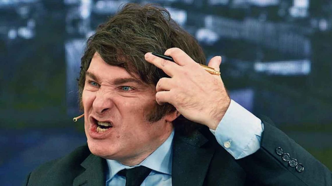 Charly93104975's tweet photo. Para manejar un auto te hacen un examen psicológico
para manejar un país no. https://t.co/f8ilcwTy8R