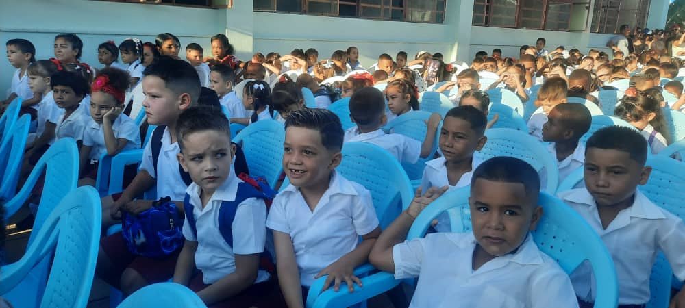 RicardoArtemisa's tweet photo. La Escuela Primaria Ubaldo Díaz Fuentes, en el municipio de Güira de Melena, fue la sede del acto provincial de inicio del curso escolar 2026-2027 en Artemisa, que como en todo el país comenzó este primero de septiembre.
Una jornada llena de alegría y optimismo https://t.co/5mwdBUNJTs