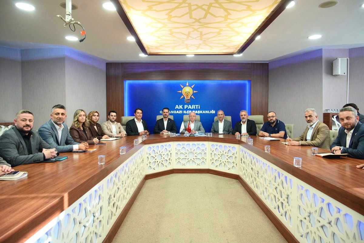 davutgurkan's tweet photo. Osmangazi Haftalık Olağan Yönetim Kurulu Toplantısında İlçe Başkanımız Adnan Kurtuluş ve Teşkilatımız ile bir araya gelerek sahadaki çalışmalarımızı, hemşehrilerimizin beklentilerini ve önümüzdeki dönemde atacağımız adımları istişare ettik.

Osmangazi için daha çok çalışacak, Bursamız için aynı azim ve kararlılıkla yolumuza devam edeceğiz.

@kurtulus_adnan 
@akpartiosmangaz
