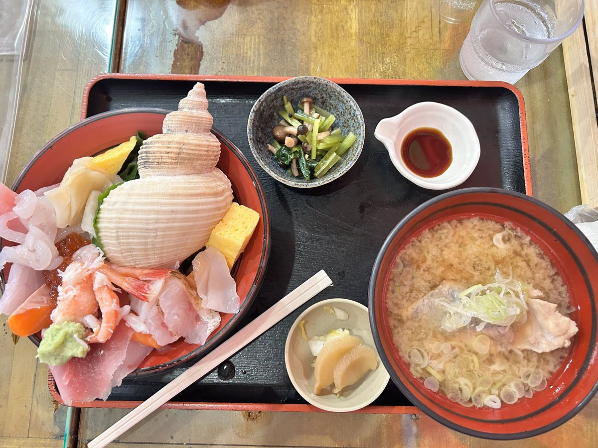 cyza18's tweet photo. 富山に来ています。
岩瀬海岸でのんびり過ごし、魚どん亭さんで海鮮丼を堪能。 

夜は、おわら風の盆の幻想的な世界にすっかり魅了されました。 https://t.co/5KFQHb9zZO