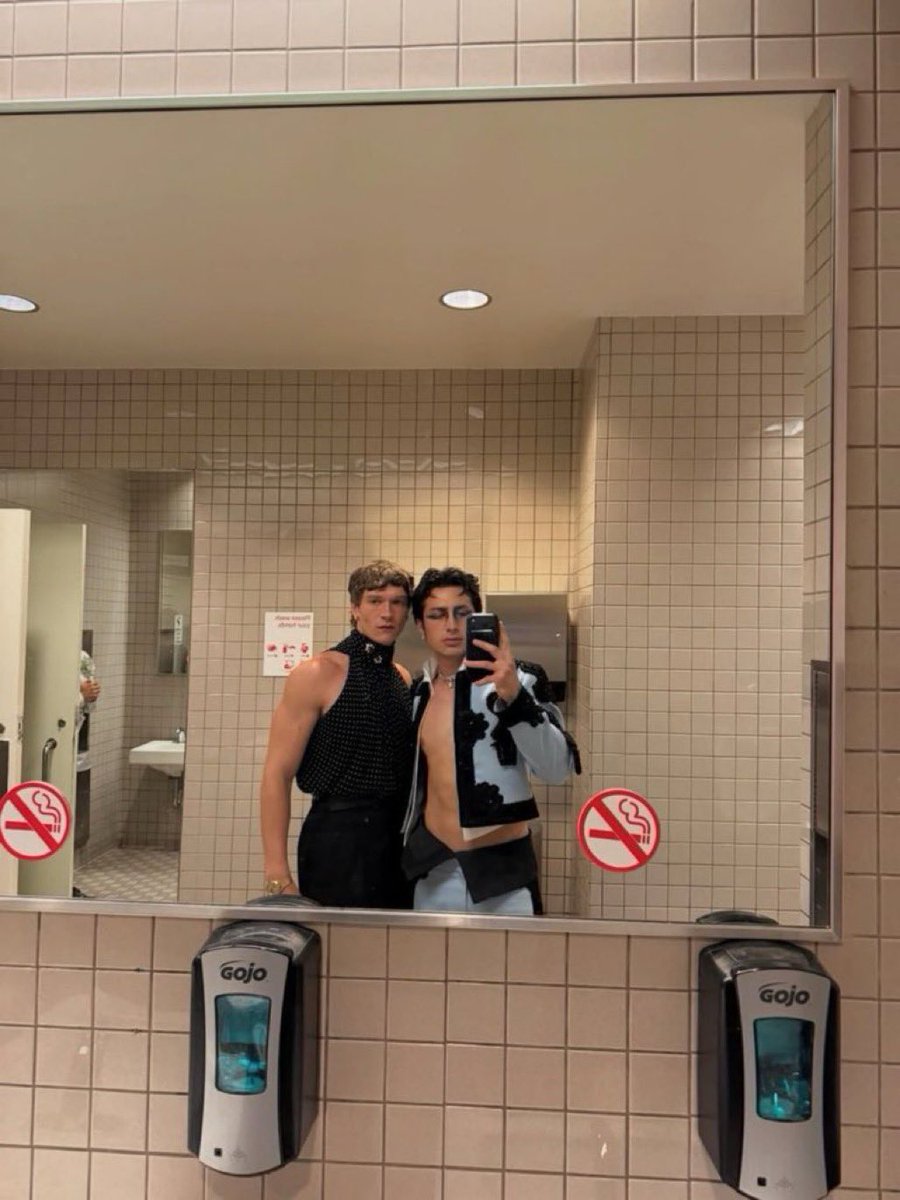 springsconverse's tweet photo. thinking about the fact that hudcon could’ve taken a group met gala mirror picture with a bunch of celebs but instead they chose to take it with just the two of them 🥹 https://t.co/irtzmI4Knm