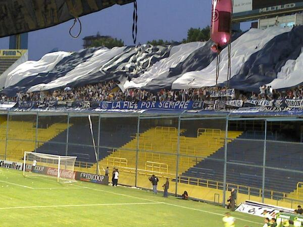 FutbolRetroAr's tweet photo. La gente de Talleres en cancha de Central, año 2012. https://t.co/TRPiHmbKaP