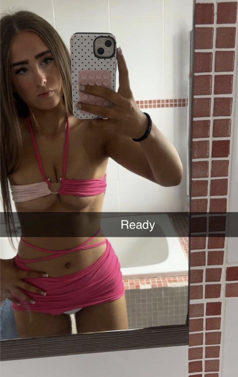UKBoppppppz's tweet photo. DM me to talk about and share our irls or celebs, love chavs, heels, fam, bops. Also down to show or open to #bi stuff for them 🤷🏼‍♂️😏 #wankchat #irls #feet #heels #horny #goon #celeb #chav https://t.co/4zISFqRCbl