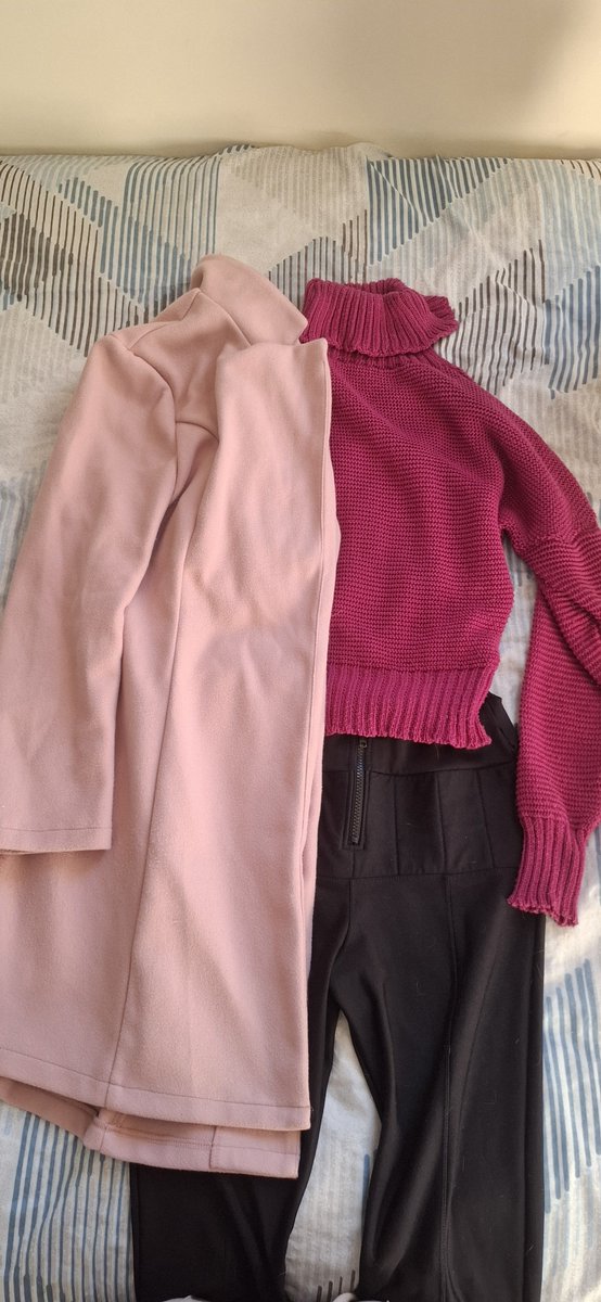 FranCzarneski's tweet photo. Essa era a roupa que eu tava usando no dia que em que reagi a uma tentativa de estupro a mão armada. 
Será que foi um convite???? https://t.co/As4wAFmghb