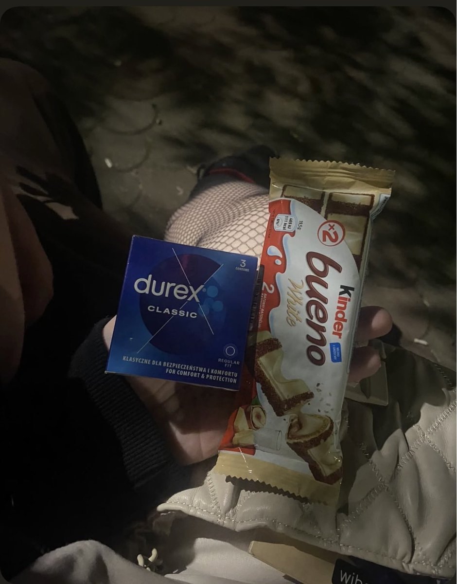 linkongnito's tweet photo. a baby on first night ? 😭 that’s fast
and that Kinderbueno condom pic was called “girl dinner” 😭

~ Your First Night with Valko ~
       pinterest challenge

ღ bedroom
ღ lingerie
ღ condom
ღ sex song spotify https://t.co/ejgROGAvEr
