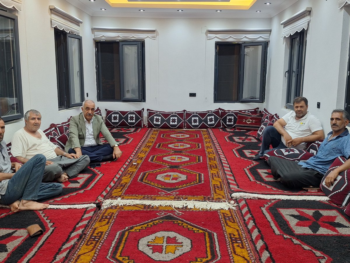 aslanalibayik's tweet photo. Uzuncuk Mahallemizde Hasan Uğur Kirvemiz'i Ziyaretini ziyaret ederek kıymetli hemşehrilerimizle bir araya geldik. Samimi sohbetleri, gönülden karşılamaları ve misafirperverlikleri için kendilerine teşekkür ediyorum. 

@RTErdogan @mustafademir @MustafaAlkayis @hakanaksu058 https://t.co/TVJCTUF8rw